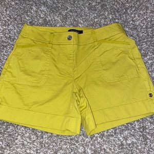 Sz. 4 White House Black Market Shorts